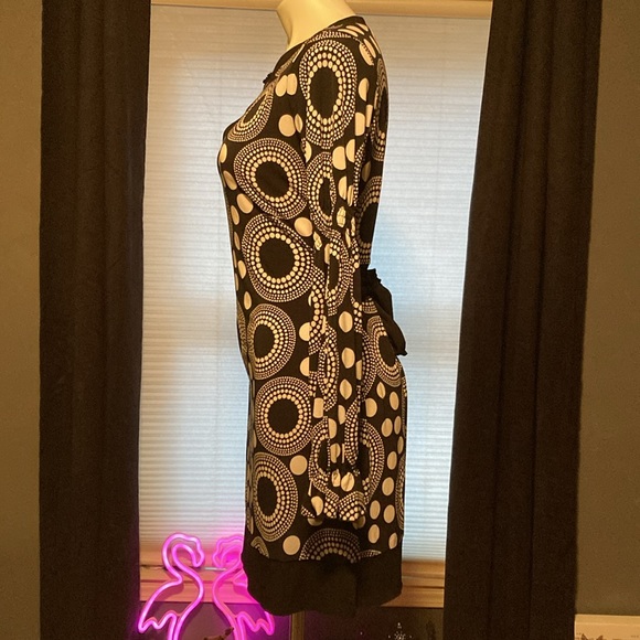 Bison Bisou white mandala pattern dots with polka dots on black size M - Picture 4 of 10